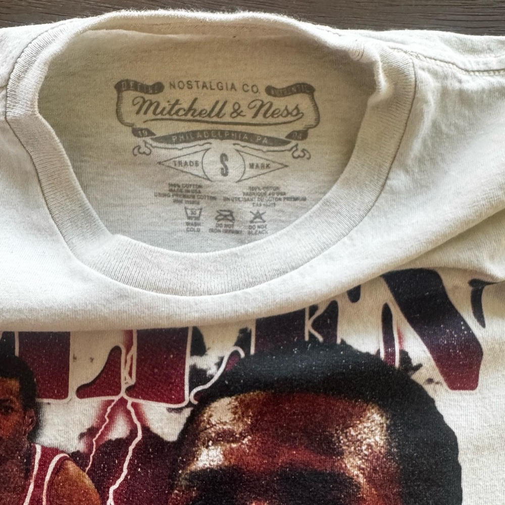 Mitchell & Ness Allen Iverson Graphic Tee - Cream - Picture 2 of 4